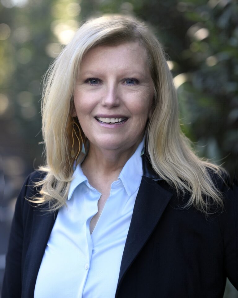 Headshot of Laureen Turner Worden